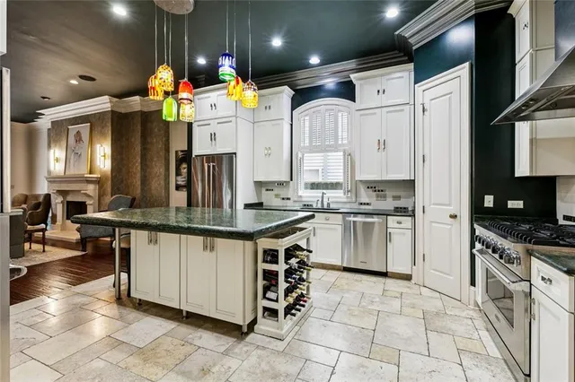 $1,599,000 | 180 East Oakridge Park, Metairie, LA 70005