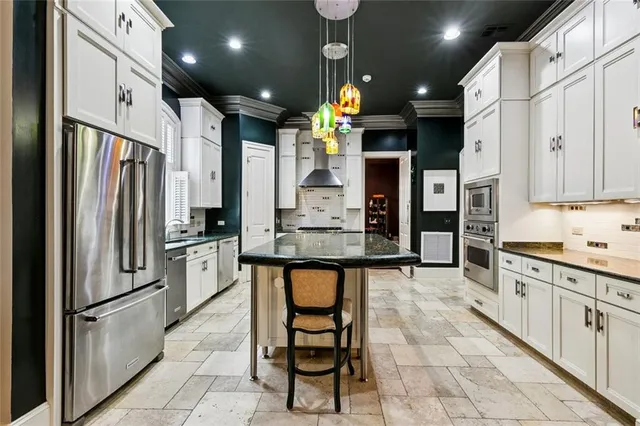 $1,599,000 | 180 East Oakridge Park, Metairie, LA 70005