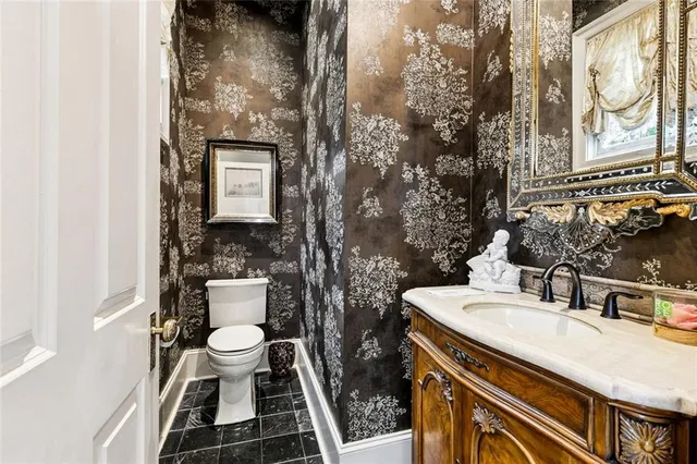 $1,599,000 | 180 East Oakridge Park, Metairie, LA 70005