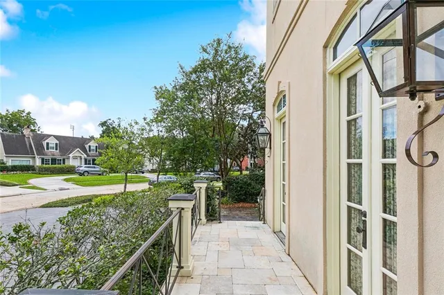 $1,599,000 | 180 East Oakridge Park, Metairie, LA 70005