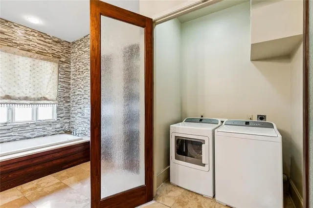 $1,599,000 | 180 East Oakridge Park, Metairie, LA 70005