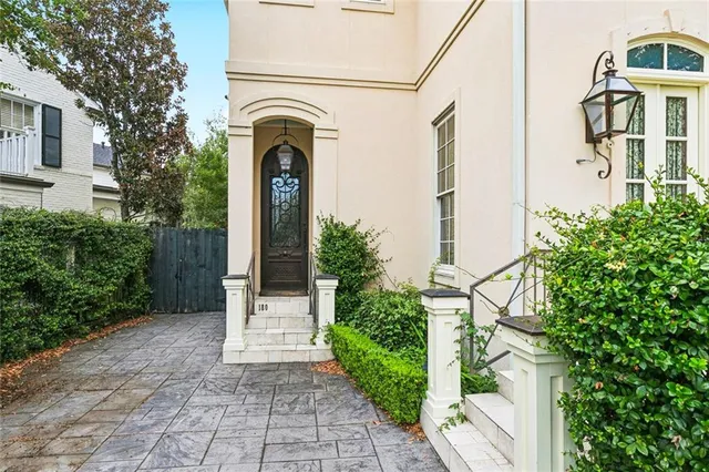 $1,599,000 | 180 East Oakridge Park, Metairie, LA 70005