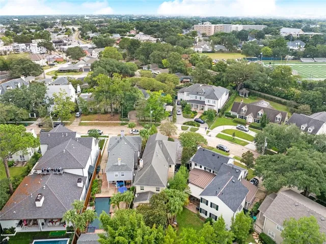$1,599,000 | 180 East Oakridge Park, Metairie, LA 70005