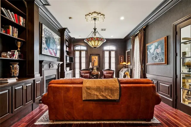 $1,599,000 | 180 East Oakridge Park, Metairie, LA 70005