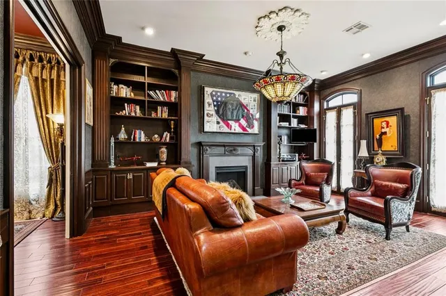 $1,599,000 | 180 East Oakridge Park, Metairie, LA 70005