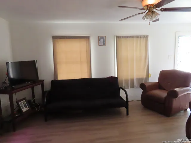 $1,150 | 326 Linares Street, San Antonio, TX 78225