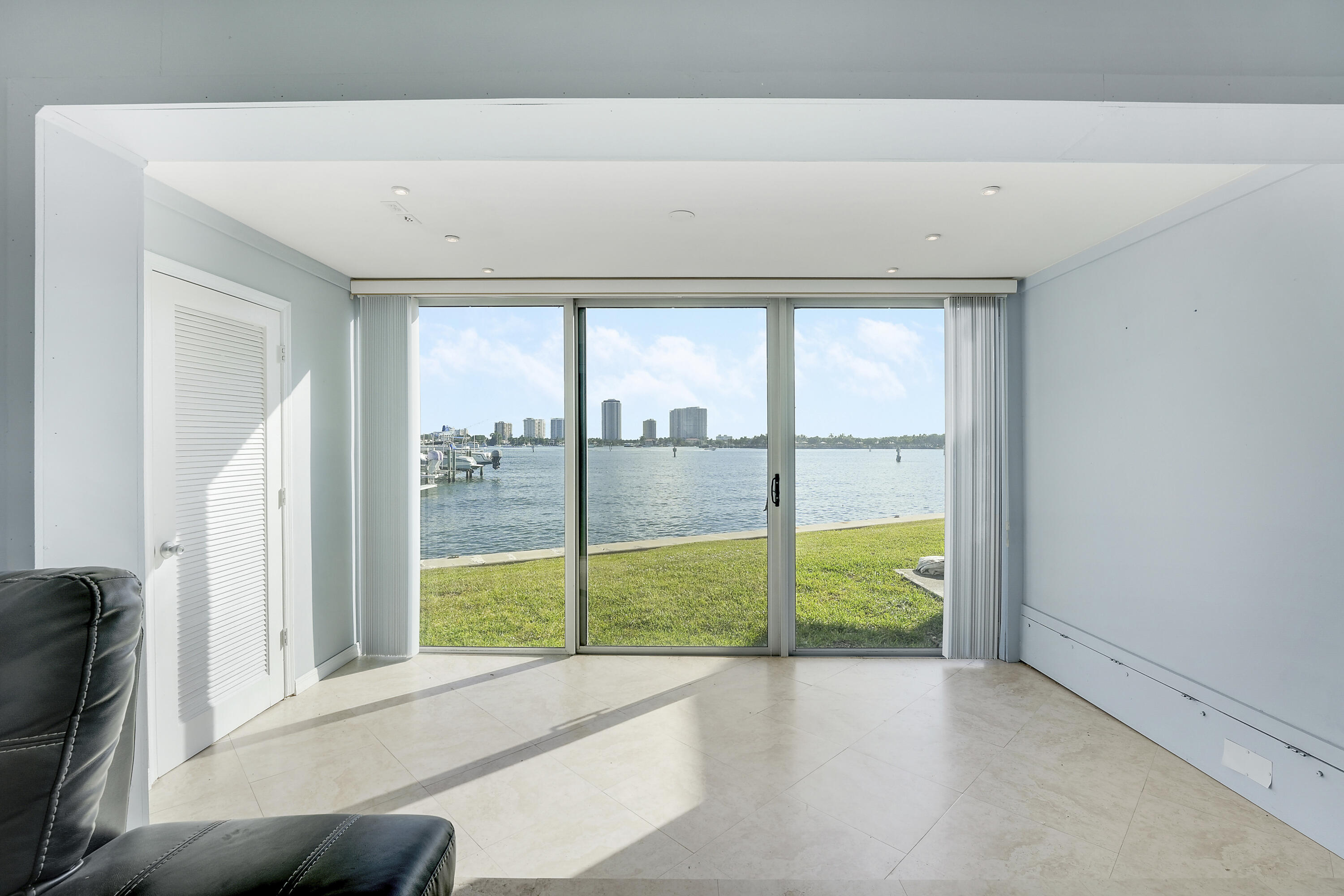 360 Wilma Circle Riviera Beach, FL 33404 - Photo 15 of 42 House-8
