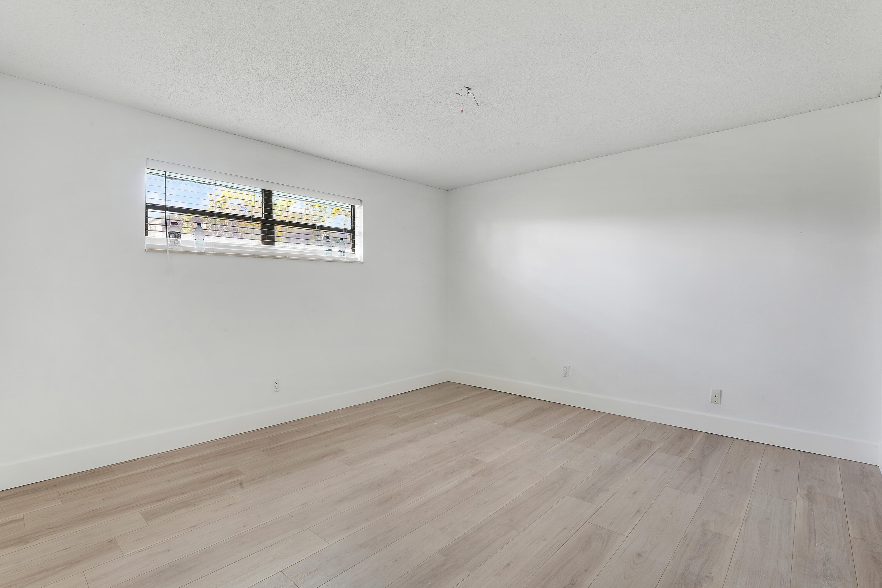 360 Wilma Circle Riviera Beach, FL 33404 - Photo 20 of 42 House-38