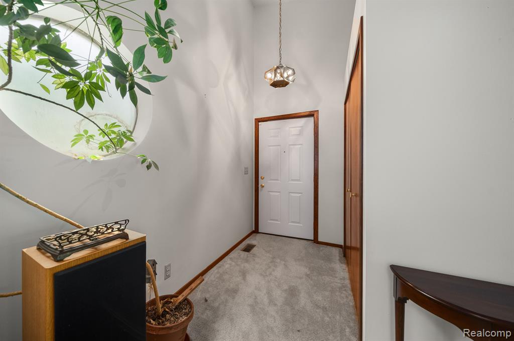 2040 West Square Lake Road Troy, MI 48098 - Photo 10 of 28