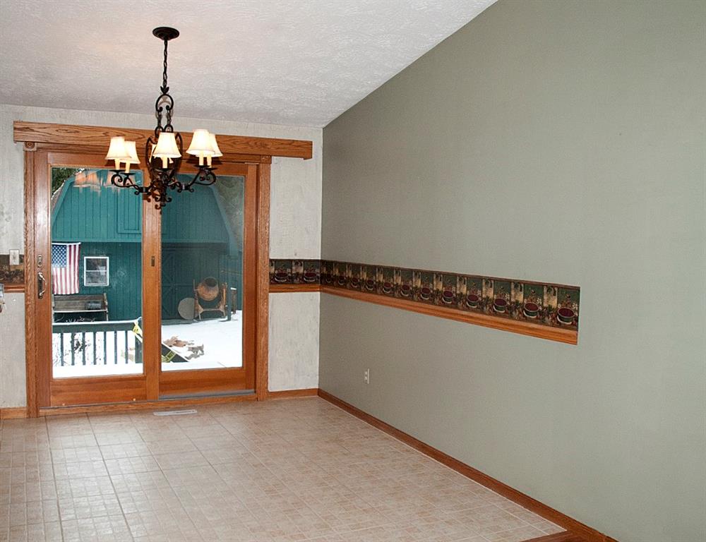 363 Brewer Road Rochester, PA 15074 - Photo 5 of 25 DINING AREA WITH SLIDING DOORS TO OUTSIDE DECK