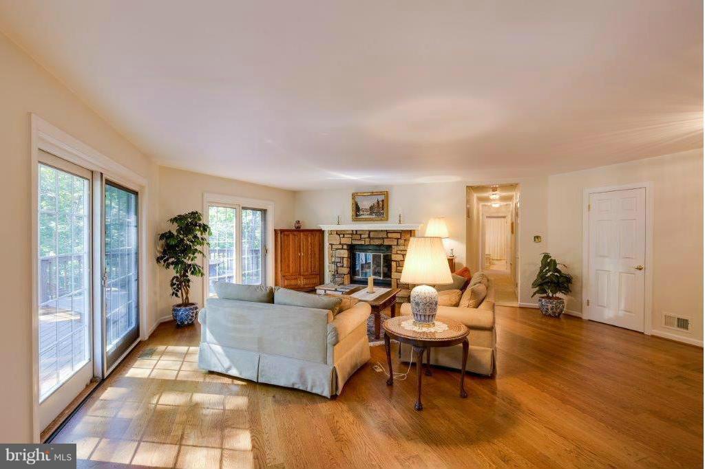 6637 Thumb Run Road Marshall, VA 20115 - Photo 6 of 30 Living Room