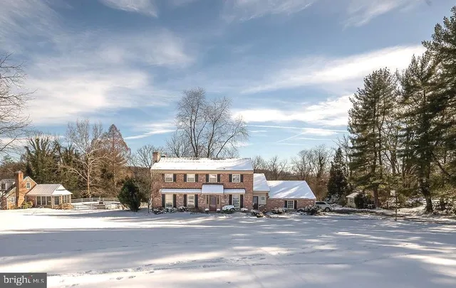 $995,000 | 334 Echo Valley Lane, Newtown Square, PA 19073
