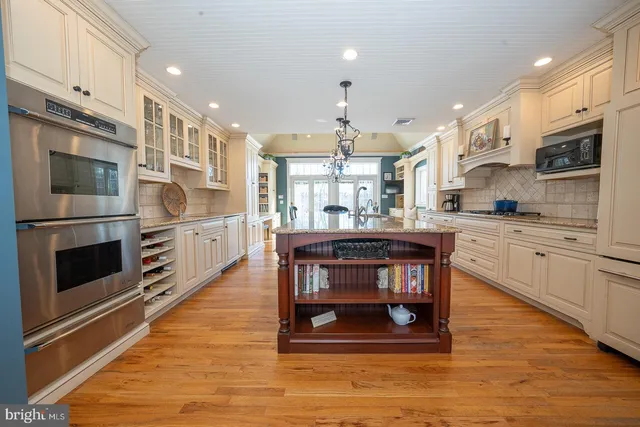 $995,000 | 334 Echo Valley Lane, Newtown Square, PA 19073