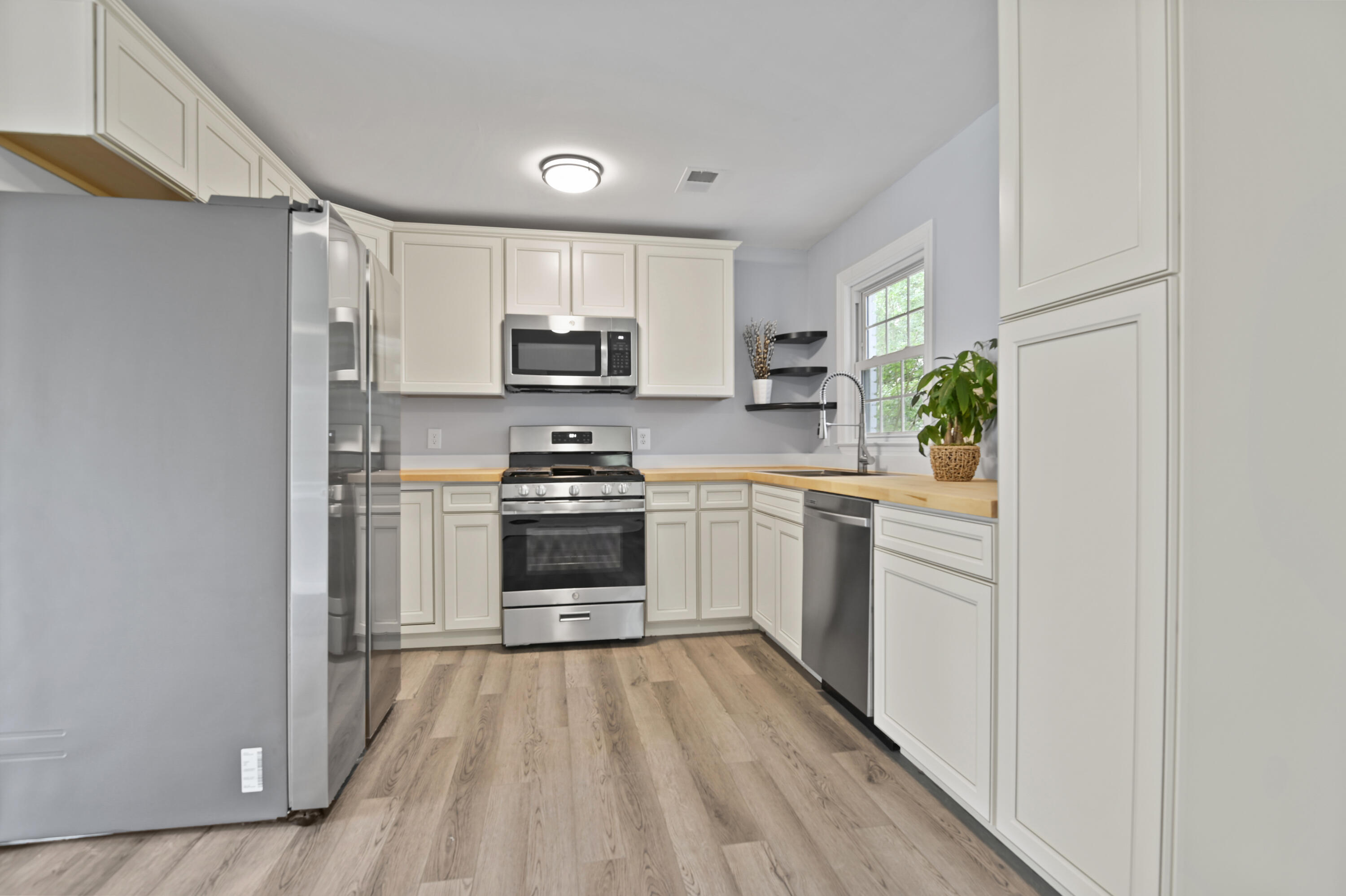 1223 Springhill Road Hanahan, SC 29410 - Photo 8 of 30 _DSC3876