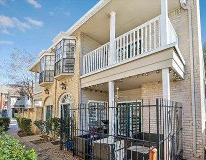 $298,000 | 2220 Bering Drive, Unit 26, Houston, TX 77057