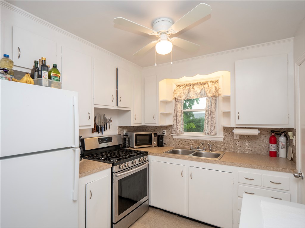 52 Stage Coach Road Portsmouth, RI 02871 - Photo 11 of 47