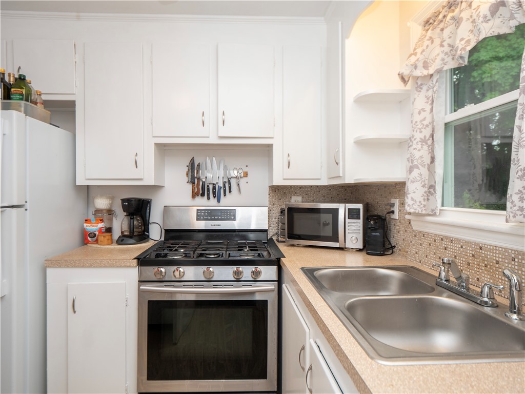 52 Stage Coach Road Portsmouth, RI 02871 - Photo 12 of 47