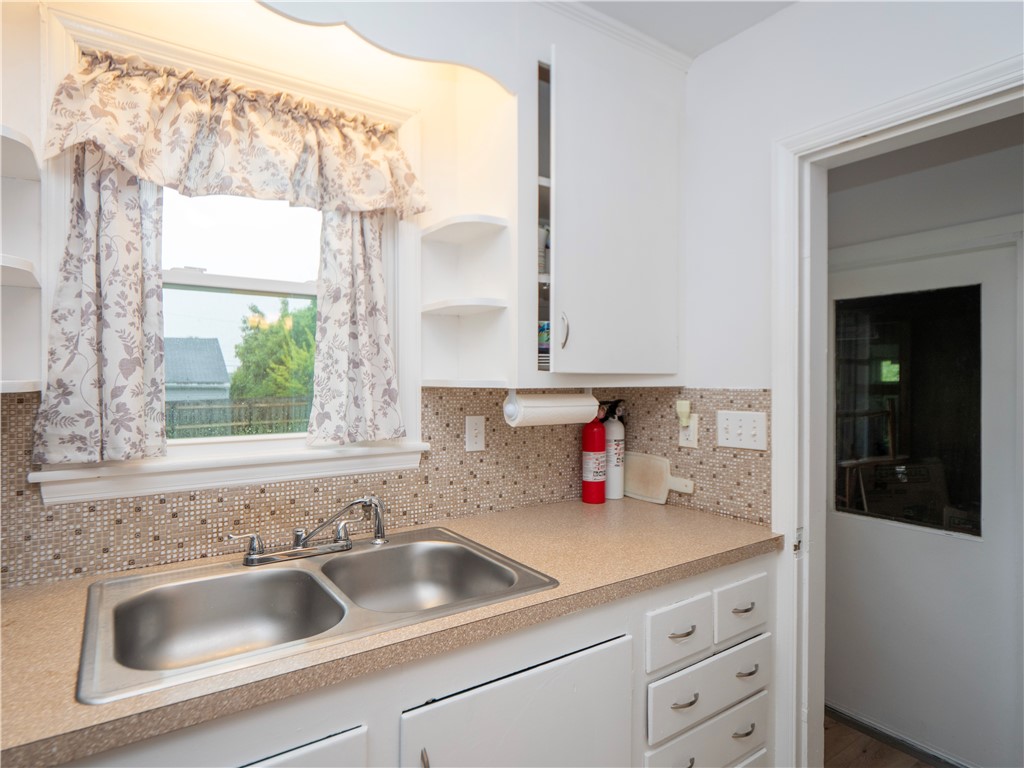 52 Stage Coach Road Portsmouth, RI 02871 - Photo 13 of 47