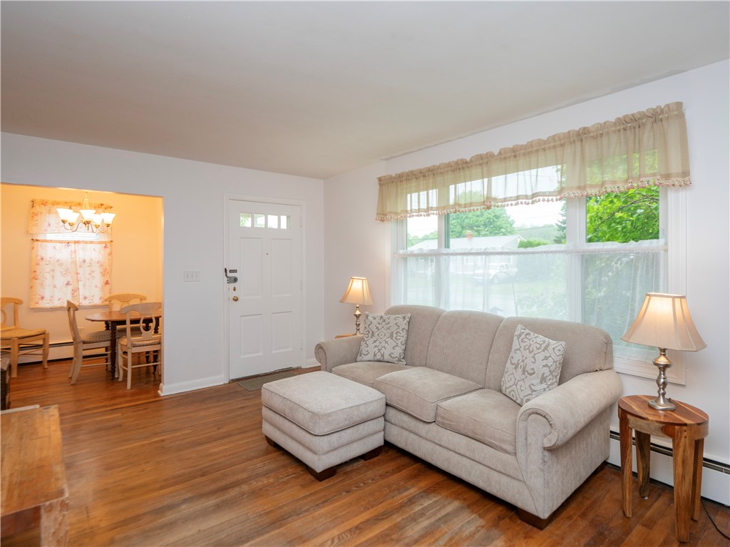 52 Stage Coach Road Portsmouth, RI 02871 - Photo 2 of 47