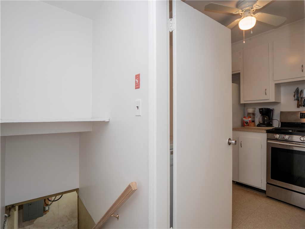 52 Stage Coach Road Portsmouth, RI 02871 - Photo 27 of 47 Rear entry to the house