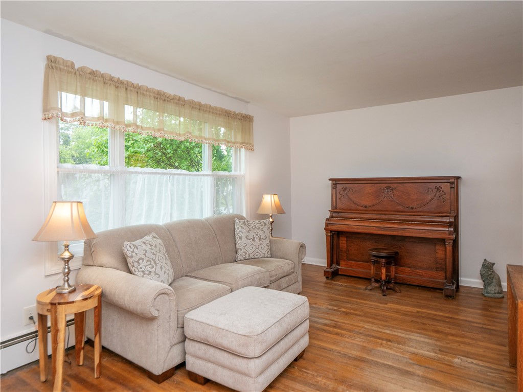 52 Stage Coach Road Portsmouth, RI 02871 - Photo 4 of 47