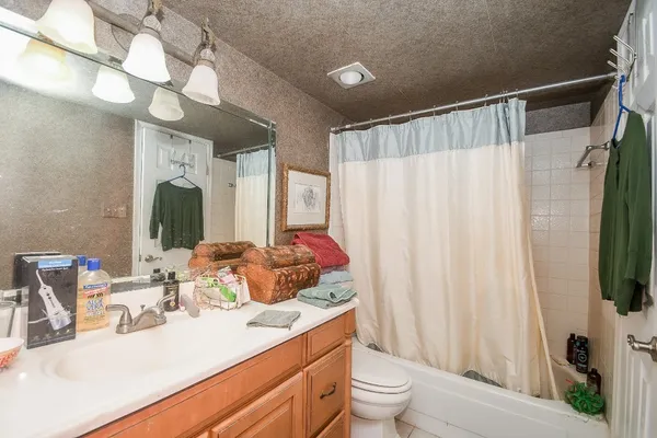 $150,000 | 14715 Barryknoll Lane, Unit 133, Houston, TX 77079