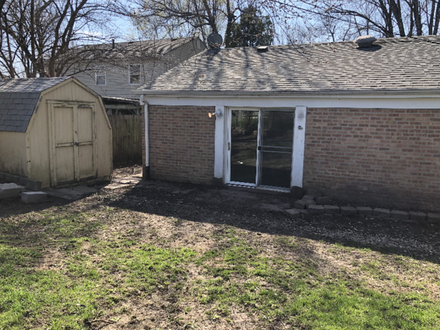 184 North Pinecrest Road Bolingbrook, IL 60440 - Photo 22 of 24 a backyard of a house