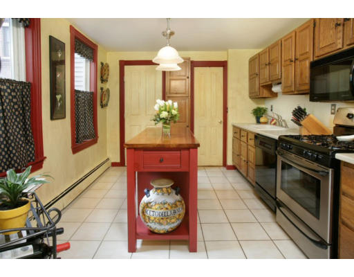 28 Pleasant Street, Unit 2 Boston, MA 02129 - Photo 2 of 4
