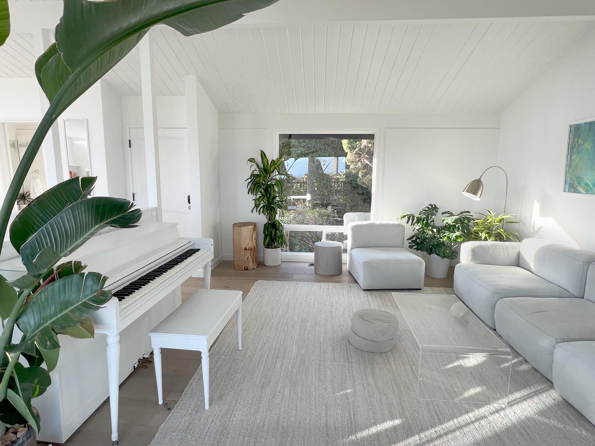 1252 De La Guerra Road Santa Barbara, CA 93103 - Photo 5 of 25 Great room