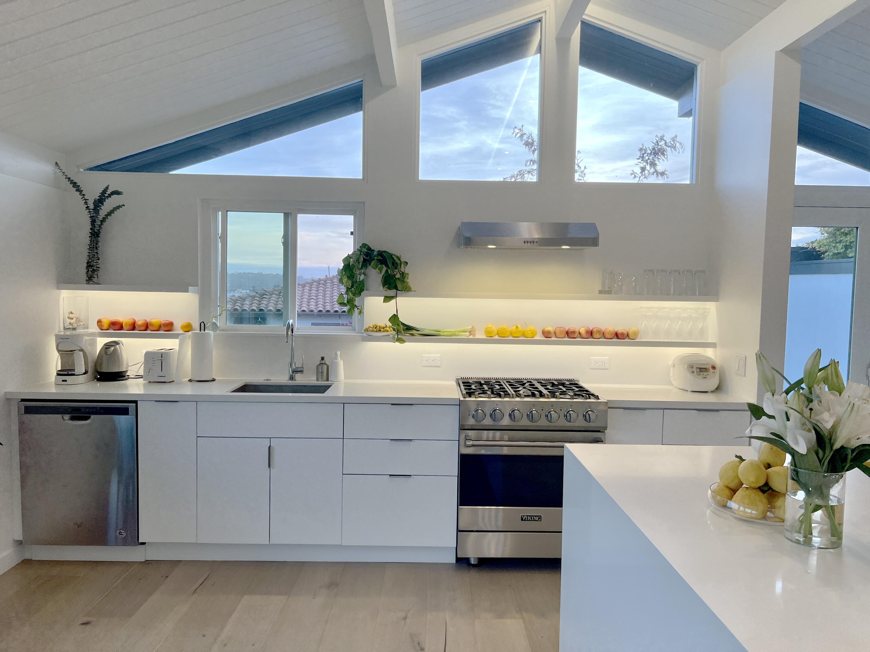 1252 De La Guerra Road Santa Barbara, CA 93103 - Photo 9 of 25 Kitchen