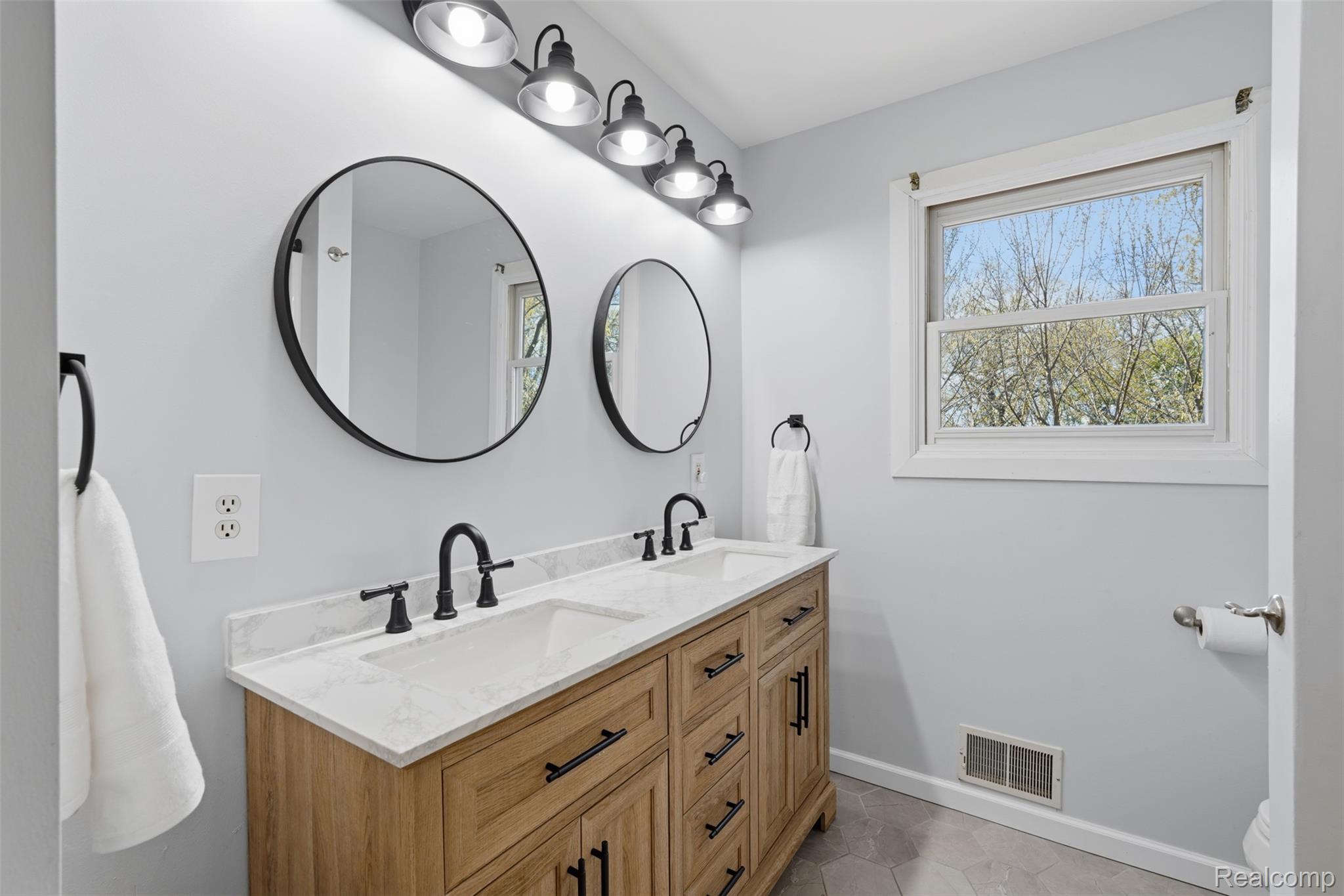 784 Maury Place Howell, MI 48843 - Photo 23 of 40