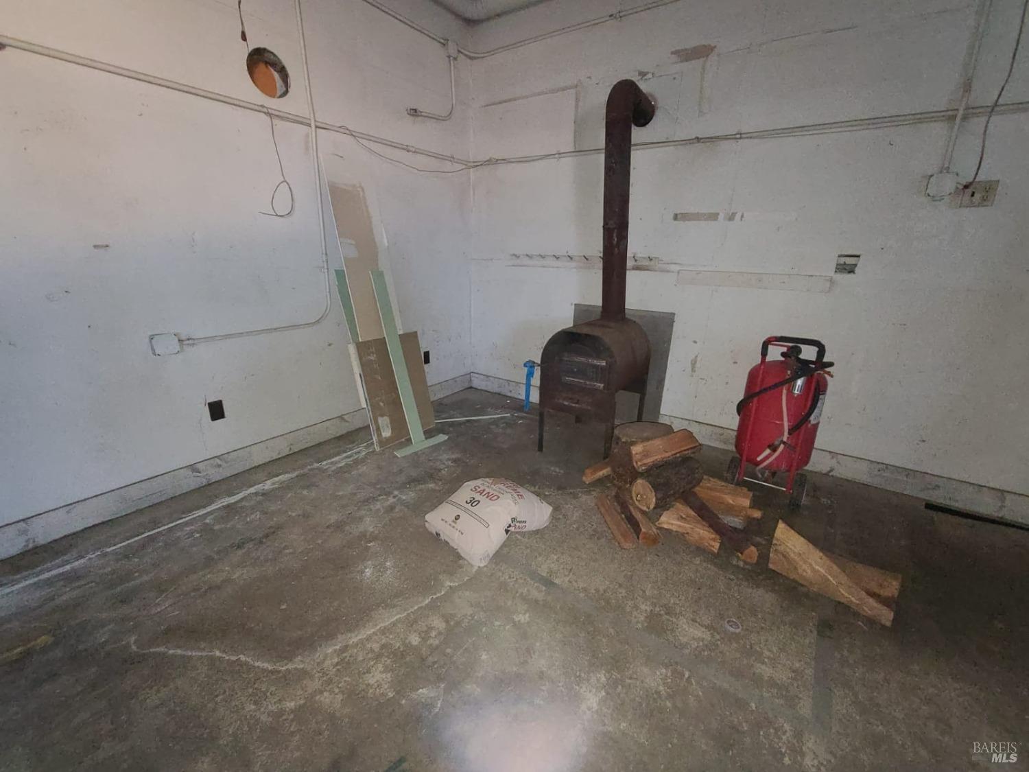 76440 Covelo Road Covelo, CA 95428 - Photo 8 of 19 a view of a room with gym equipment