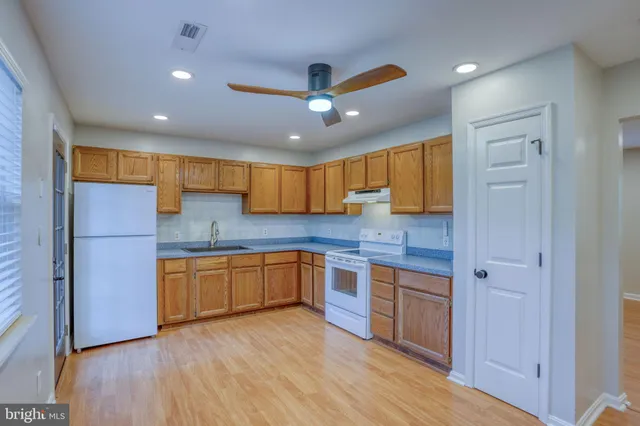 $369,500 | 28 Lakewood Drive, Lewes, DE 19958