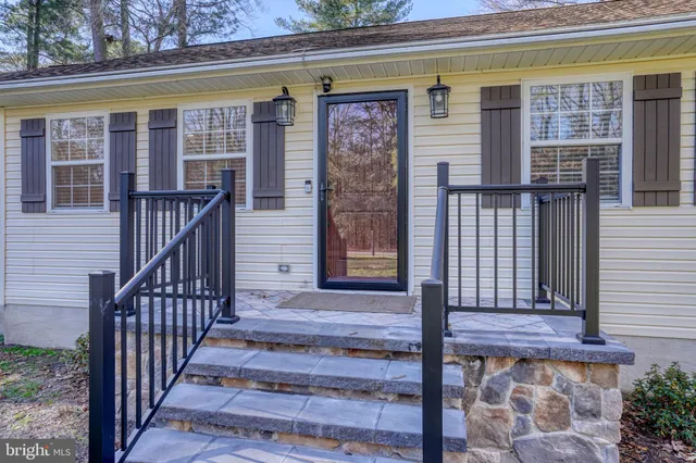 $369,500 | 28 Lakewood Drive, Lewes, DE 19958