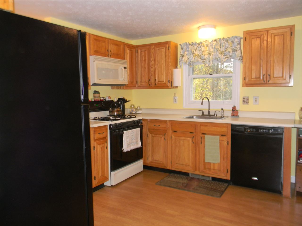 150 Barretts Hill Road, Unit B Hudson, NH 03051 - Photo 7 of 16 Gallery Image 7