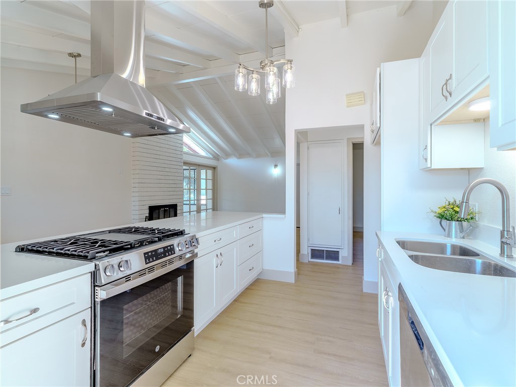 5247 Monterey Road Riverside, CA 92506 - Photo 2 of 21