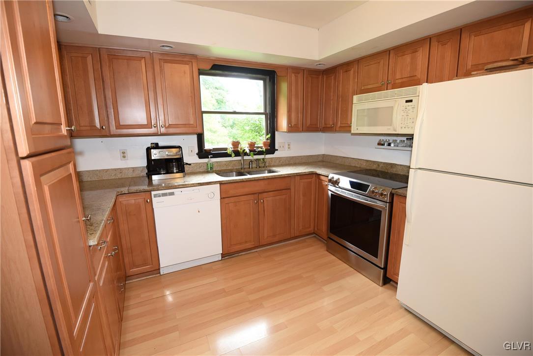 4036 Hollo Road Easton, PA 18045 - Photo 20 of 46 remodeled kitchen with recessed lighting, full pan