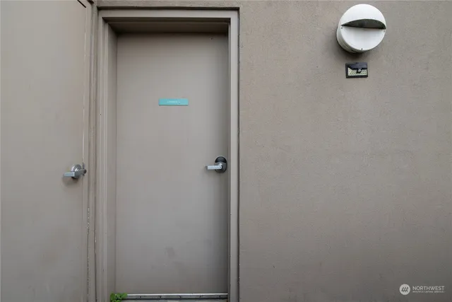 $320,000 | 321 10th Avenue South, Unit 616, Seattle, WA 98144