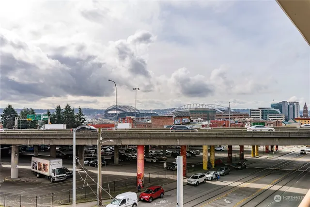 $320,000 | 321 10th Avenue South, Unit 616, Seattle, WA 98144