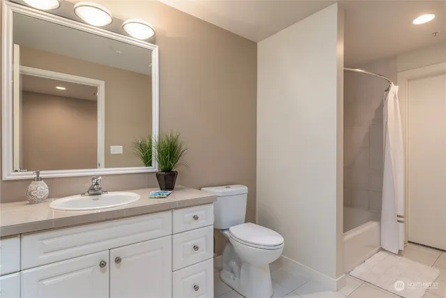 $320,000 | 321 10th Avenue South, Unit 616, Seattle, WA 98144