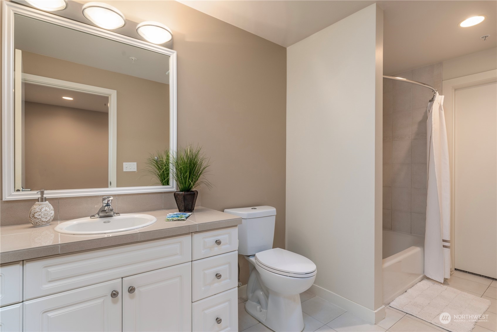 321 10th Avenue South, Unit 616 Seattle, WA 98144 - Photo 9 of 19