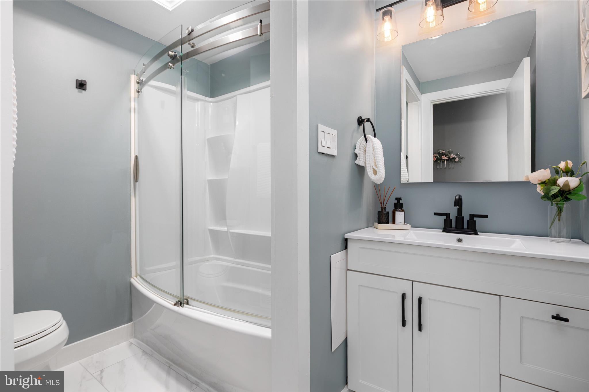 2412 Andorra Place Reston, VA 20191 - Photo 27 of 57 Upper level hall bath fully renovated