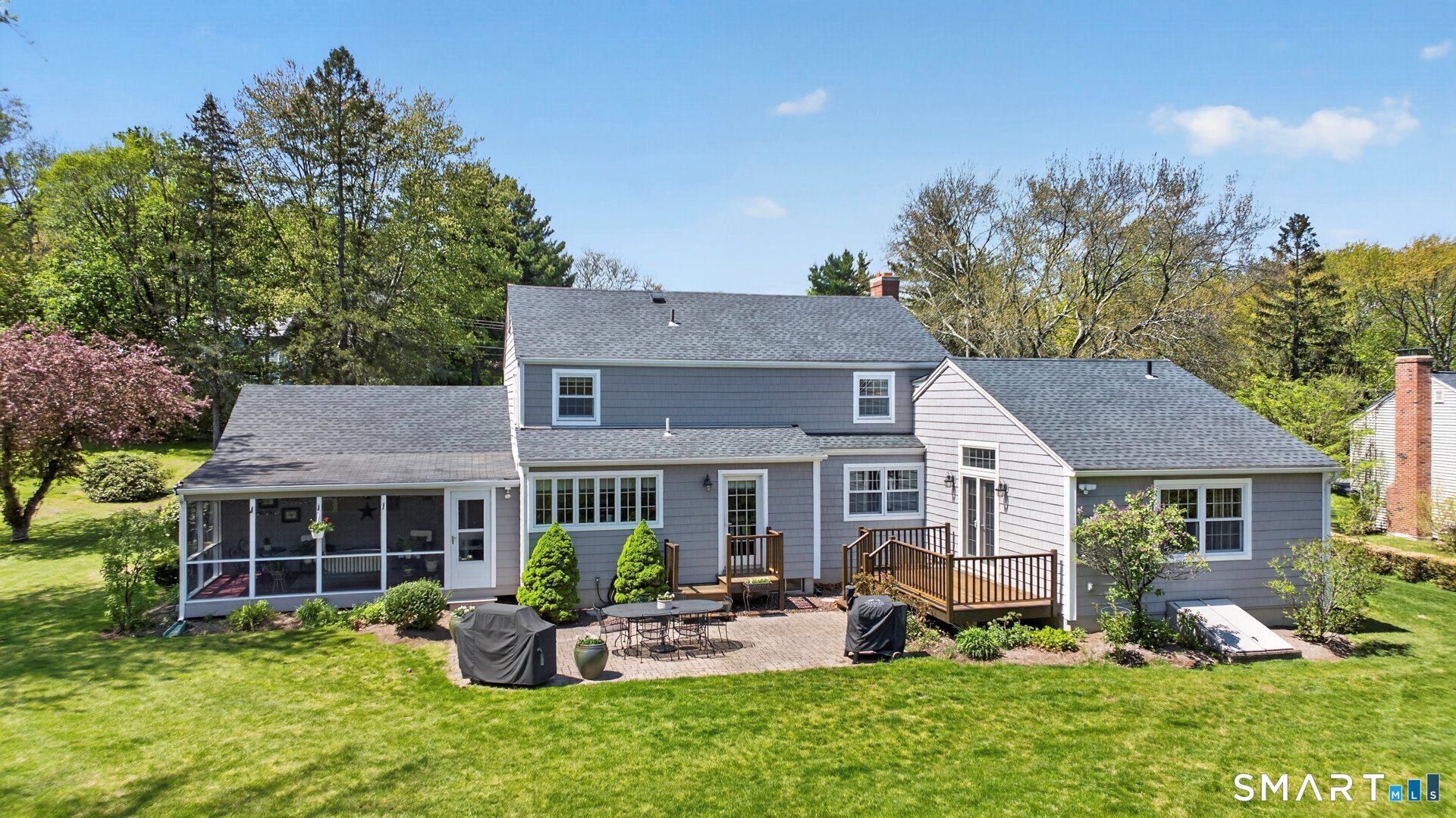 28 Deepwood Road Simsbury, CT 06070 - Photo 2 of 33