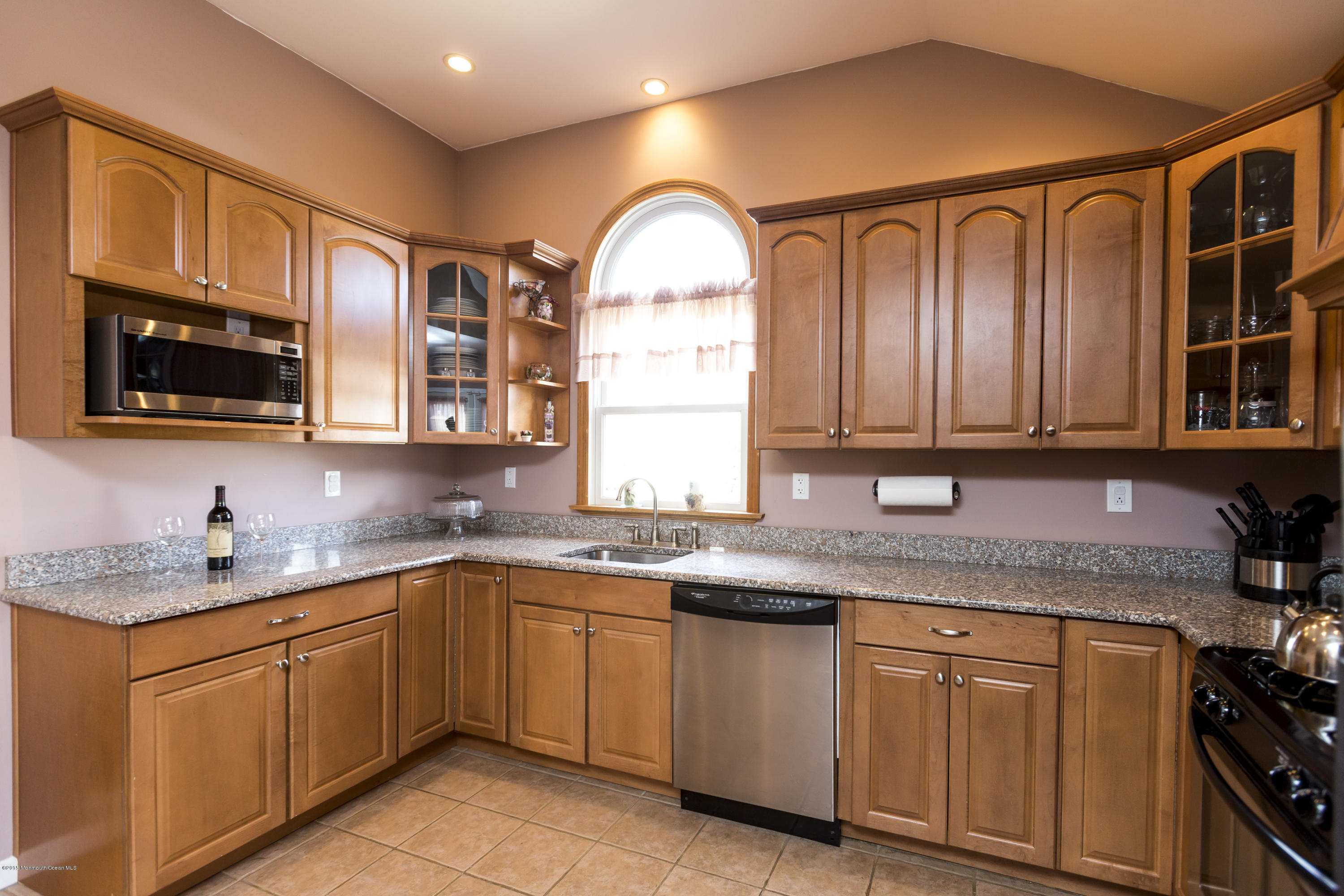 17 Old Manor Road Holmdel, NJ 07733 - Photo 4 of 24 11_Kitchen-2.jpg