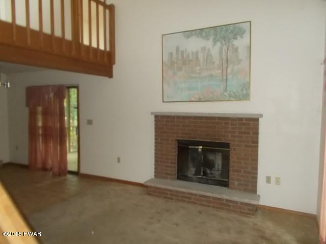 337 Sparrow Loop Bushkill, PA 18324 - Photo 3 of 6