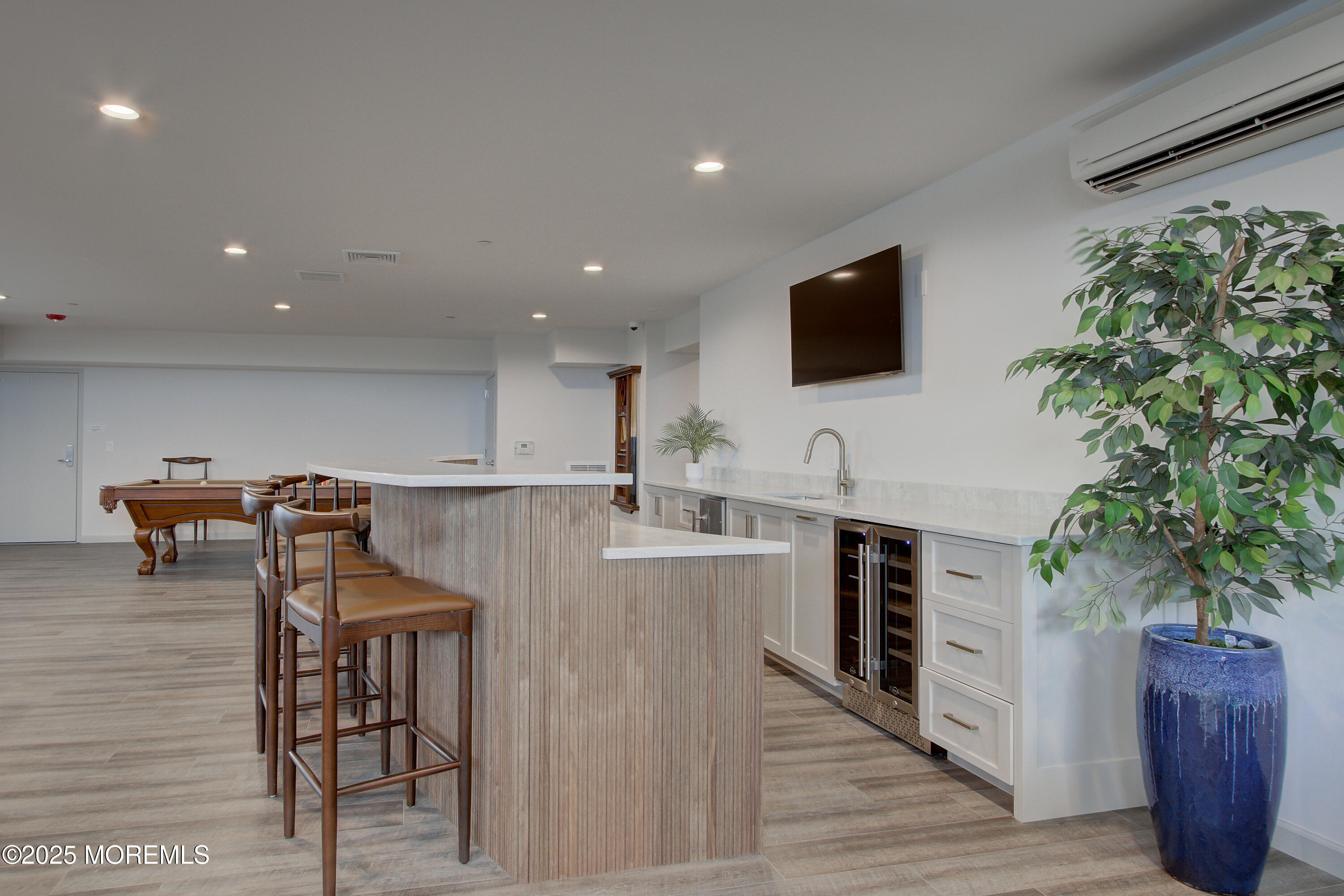 272 Willow Avenue, Unit 211B Long Branch, NJ 07740 - Photo 33 of 86 _E3A0377_78_79_80_81Interior03