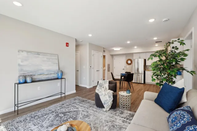 $2,950 | 272 Willow Avenue, Unit 211B, Long Branch, NJ 07740