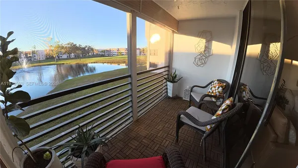 $124,500 | 10303 Sunrise Lakes Boulevard, Unit 211, Sunrise, FL 33322