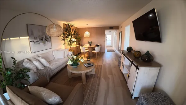 $124,500 | 10303 Sunrise Lakes Boulevard, Unit 211, Sunrise, FL 33322