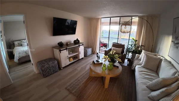 $124,500 | 10303 Sunrise Lakes Boulevard, Unit 211, Sunrise, FL 33322